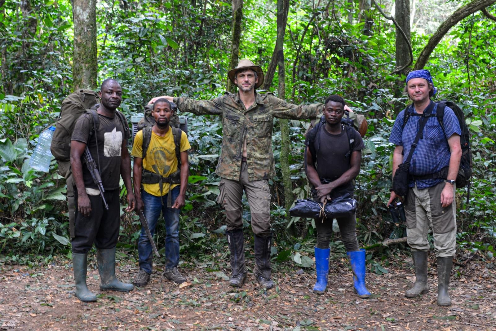 Rainforest salt licks. The new goal of the Neuron Expedition to Congo