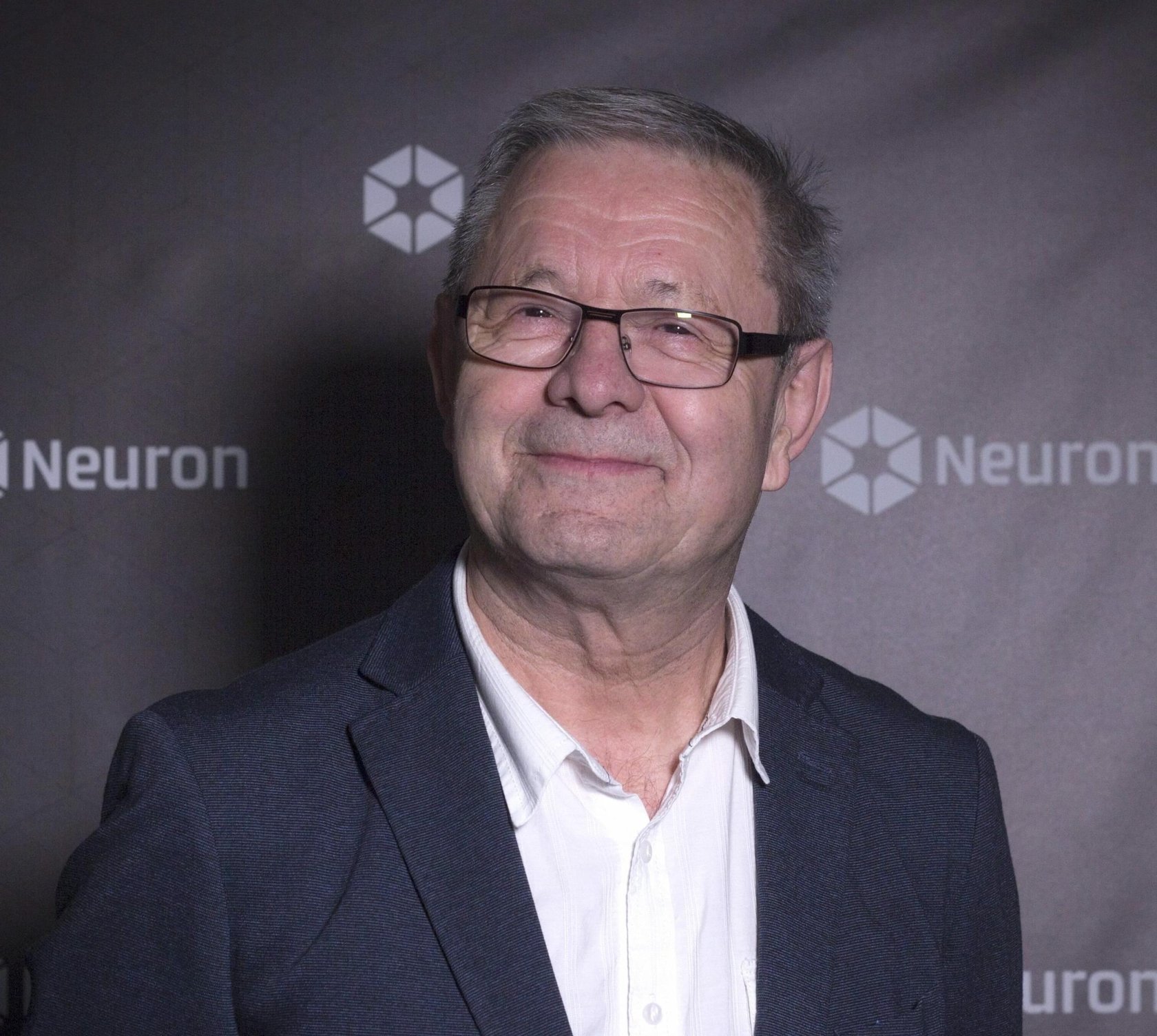 Pavel Hobza and Pavel Jelínek described the observation of sigma holes for Science