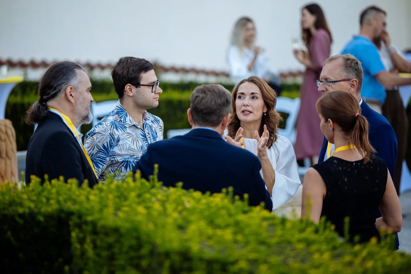 Neuron Club guests in conversation at the garden party