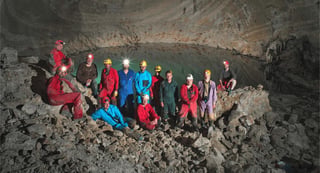 The underground thermal lake discovered by the Neuron Expedition