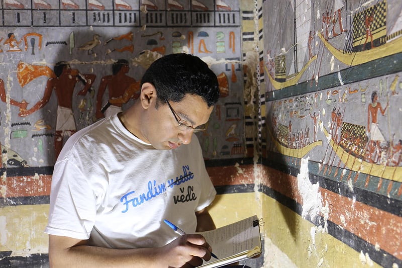 Czech Egyptologists have found a rare tomb, with Neuron's support!