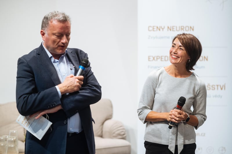 "Video and photos: the 2021 Neuron Awards ceremony and the debate with the laureates"