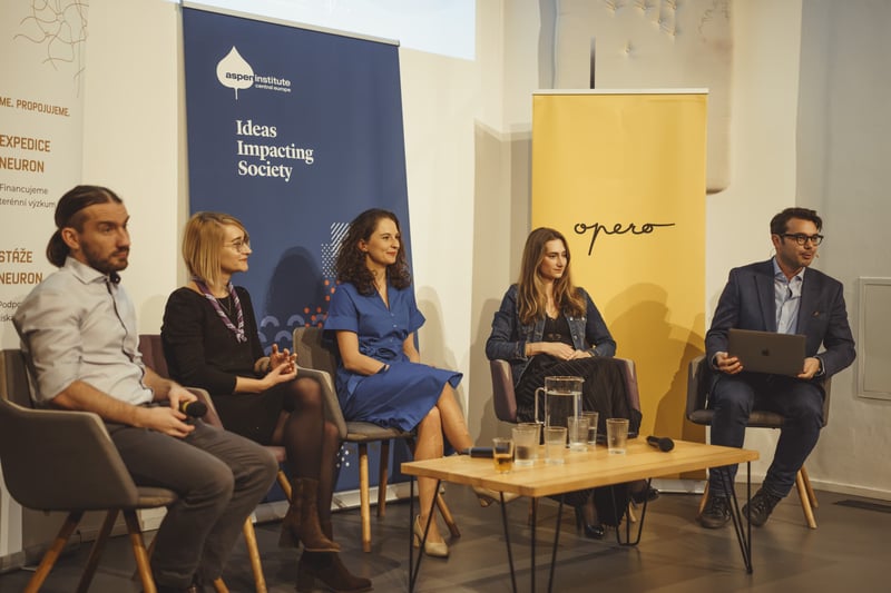 "Society 4.0: what is the future of human relationships?"