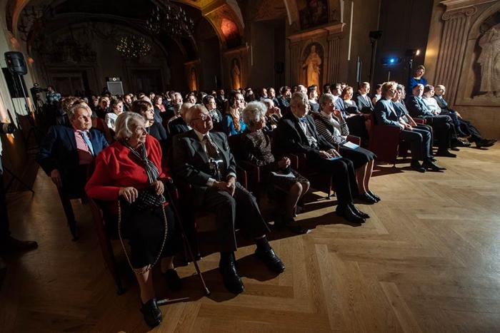 The 2016 Neuron Award for contribution to world science