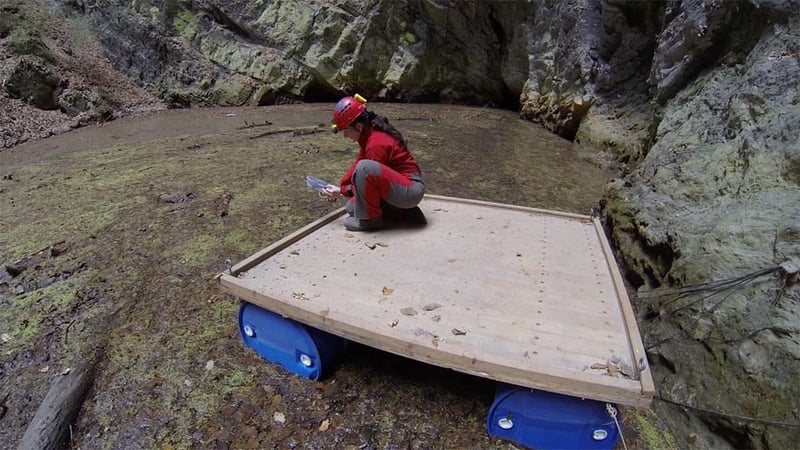 Neuron Expedition — exploring the Hranice Abyss, 2015