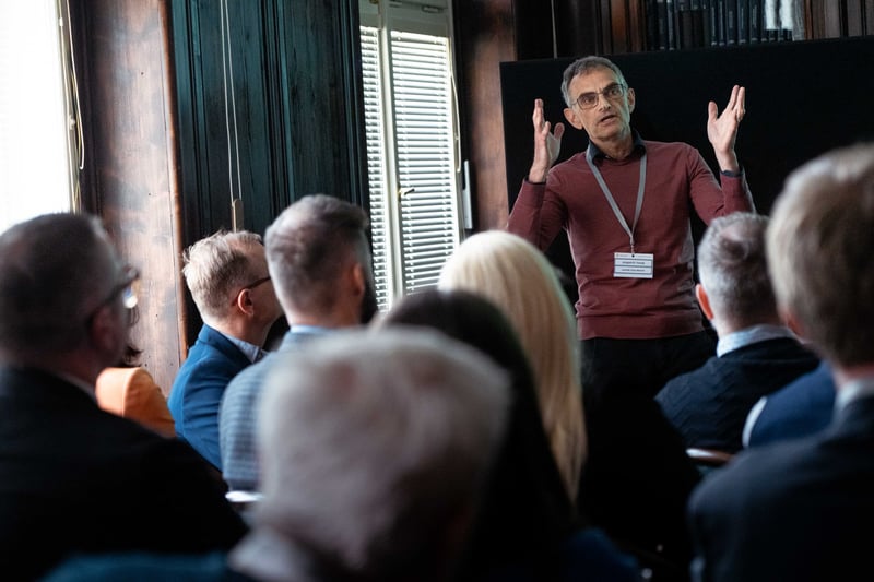 Neuron Club: Od altermagnetismu ke hvězdám