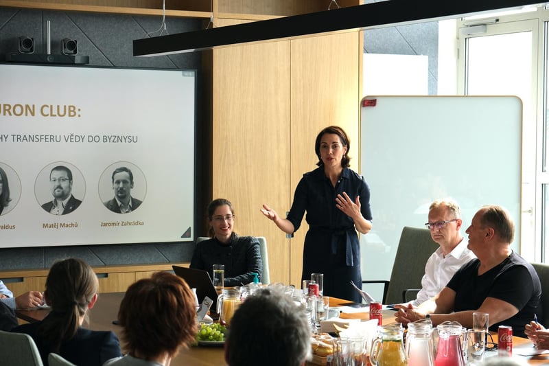 Neuron Club: Successes of scientific transfer