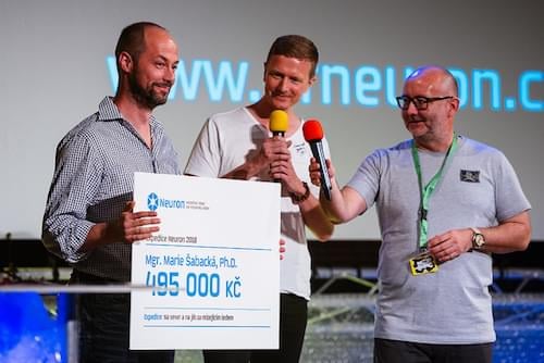 We ceremonially presented the cheque to the winning project of the 2018 Neuron Expedition